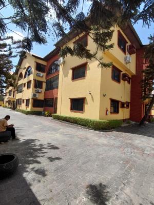 Spacious 3 Bedroom Apartment, Lekki Phase 1, Lekki, Lagos, Flat / Apartment for Rent