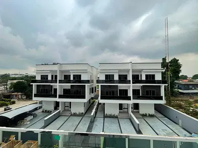Tastefully Decorated 5bedroom Semi-Detached Duplex with BQ