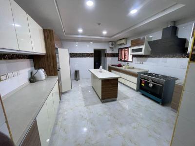 Luxury  3 Bedroom Apartment, Queens Drive, Ikoyi, Lagos, Flat / Apartment for Rent