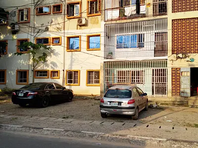 4 Bedrooms Apartment