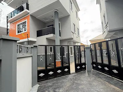 Contemporary 5 Bedrooms Fully Detached Duplex with BQ