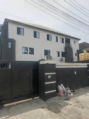 Exquisite Spacious 3 Bedroom Apartment in a Secure Estate, Lekki Phase 1, Lekki, Lagos, Flat / Apartment for Rent