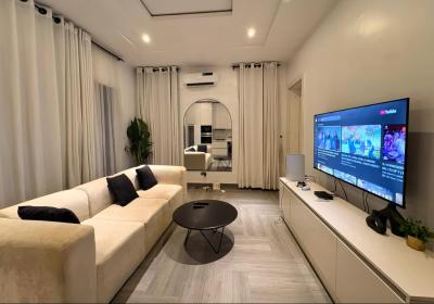 2bedroom Apartment with Ps5, Swimming Pool,air Hockey, 24/7 Security, Lekki Phase 1, Lekki, Lagos, Flat / Apartment Short Let