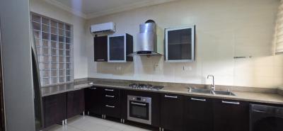 A Luxury 4 Bedroom Terraced House on 3 Levels with a Garage