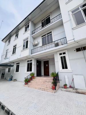 Spacious 2 Bedroom Apartment, Lekki Phase 1, Lekki, Lagos, Flat / Apartment for Rent