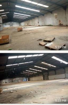 *warehouse for Sal£ Slightly Off Oshodi Apapa Express.just After Mile, Oshodi, Oshodi, Lagos, Warehouse for Sale