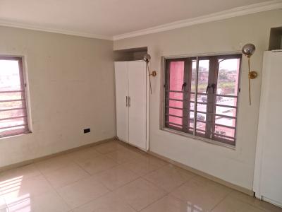 Well Maintained 2 Bedroom., Freedom Way, Lekki Phase 1, Lekki, Lagos, Flat / Apartment for Rent