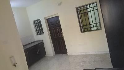 Exquisite, Very Spacious, Flexible Pay Serviced Room Self Contained — Yaba, Lagos