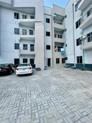 Sharp and Well Maintained 2 En-suite Bedrooms Apartment, Osapa, Lekki, Lagos, Flat / Apartment for Rent