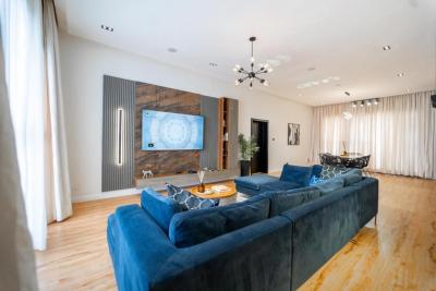 Luxurious 4 Bedrooms Penthouse with Pool, Off Bourdillon Road, Ikoyi, Lagos, Flat / Apartment Short Let