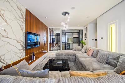 Luxury 2 Bedroom Apartment with Pool, Balcony & Ps5, En-suite Rooms, Automated Curtains, 24/7 Power, Comfortable and Secure, Ikate, Lekki, Lagos, Flat / Apartment Short Let
