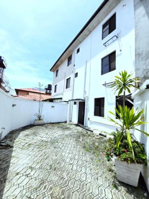 Well-finished 4-bedroom Semi-detached Duplex, Lekki Phase 1, Lekki, Lagos, Terraced Duplex for Sale