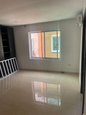 a Room in a Luxurious 3 Bedroom Flat Shared Apartment, Lekki Right, Lekki Phase 1, Lekki, Lagos, Self Contain (single Rooms) for Rent