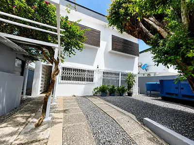 4 Bedrooms Detached Commercial Property