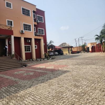 Neatly Used 24 Rooms Hotel, Waec Junction, Eleyele Road Ibadan, Ibadan, Oyo, Hotel / Guest House for Sale