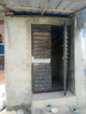 Luxurious Mini Shop  for Phone Charging Or Barbing Salon, Unity Estate Nnpc Bus Stop Ibeju Lekki Lagos, Ibeju Lekki, Lagos, Shop for Rent