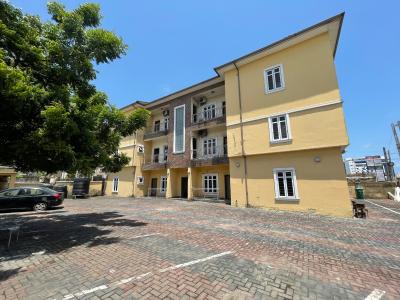 2 Bedroom Apartment in a Secured Estate, Lekki Phase 1, Lekki, Lagos, Flat / Apartment for Rent