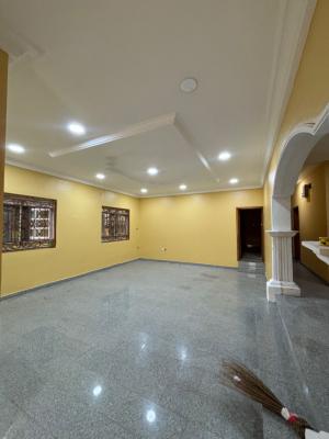 Spacious 4 Bedrooms Flat on The Ground Floor, Lekki Phase 1, Lekki, Lagos, Flat / Apartment for Rent