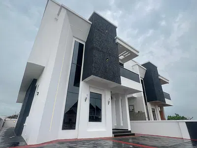 Top-Notch 4-Bedroom Fully Detached Duplex with Smart Amenities
