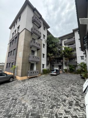 3bedrooms Flat with Bq Pool and Gym, Lekki Phase1, Lekki Phase 1, Lekki, Lagos, Flat / Apartment for Rent