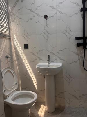 a Very Spacious 3bedroom Apartment, Lekki, Lagos, Flat / Apartment for Sale