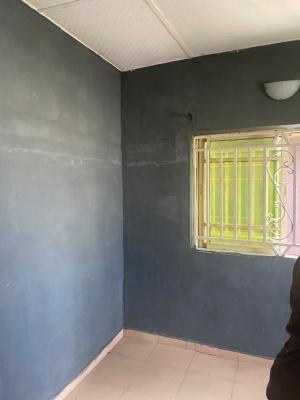 a Clean and Spacious 2 Bedroom Apartment, Bamigbelu Estate Along Lucky Fiber Road , Ikorodu , Lagos, Ikorodu, Lagos, Flat / Apartment for Rent