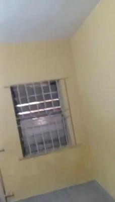 Lovely 3bedroom Flat, Off Nnobi Kilo, Surulere, Lagos, Flat / Apartment for Rent