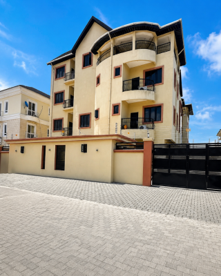 Spacious 5 Bedroom Penthouse  with Bq, Right Hand, Lekki Phase 1, Lekki, Lagos, Flat / Apartment for Rent