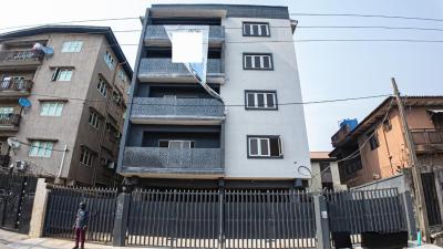 Specious Well Built 3bedroom Apartment, Ojuelegba Surulere Lagos, Surulere, Lagos, Flat / Apartment for Sale