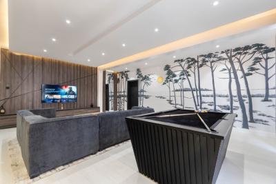Luxury 2bed Apartment with Snooker, Off Admiralty, Lekki Phase 1, Lekki, Lagos, Flat / Apartment Short Let