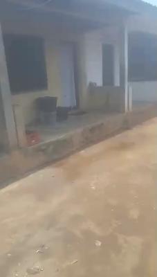 an Old Bungalow Building Inside Main Town , on a 50 By 100, Osakpamwam Street Off The Second West Circular Off Textile Mill, Benin, Oredo, Edo, Detached Bungalow for Sale