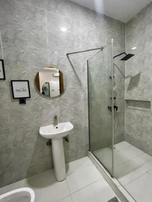 Standard 3 Unit of Furnished 3 Bedroom Flat on Admiralty Road, Admiralty Road, Lekki Phase 1, Lekki, Lagos, House for Rent