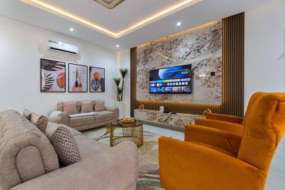 Luxury 3bedroom Apartment with Pool, Gym  & Bathub, Ensuite Rooms, Parking Space, Unlimited Wifi, Comfortable and Secure, Ikate, Lekki, Lagos, Flat / Apartment Short Let