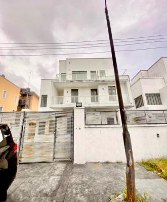 Super Massive Built on 2 Floors Plus a Bq, Excellent Facilities, U3 Estate (rhs), Lekki Phase 1, Lekki, Lagos, Detached Duplex for Rent