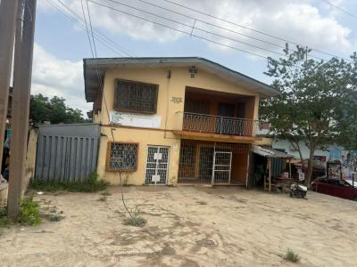 Commercial Property Sitting on 820sqm, Ibadan, Oyo, Commercial Property for Sale