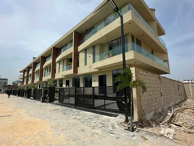 State of the Art Luxury 5 Bedroom Semi-Detached House with a Room BQ
