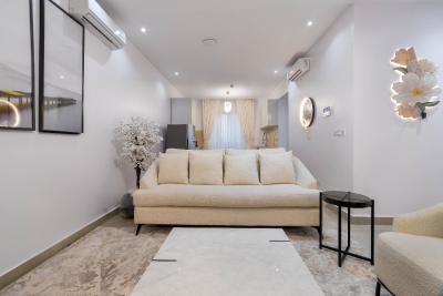 Luxury & Aesthetic 1 Bedroom Apartment W/ Pool, Gym & Rooftop Terrace, Lekki Phase 1, Lekki, Lagos, Flat / Apartment Short Let
