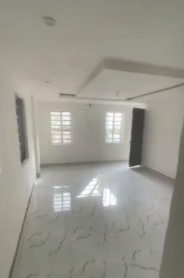 Spacious, Standard 2 Bedroom Apartment, Adekunle, Yaba, Lagos, Flat / Apartment for Rent