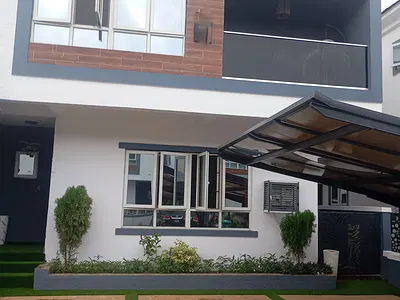 4 Bedrooms Cool Fancy House with Premium Facilities