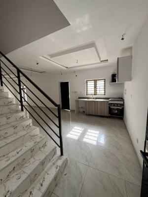Well Secured 2 Bedroom Maisonette, Admiralty Way, Lekki Phase 1, Lekki, Lagos, Flat / Apartment for Rent