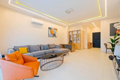 Newly Luxury 3 Bedroom Apartment with Ps5 & Snooker Netflix/prime, Victoria Island (vi), Lagos, Flat / Apartment Short Let