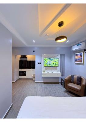 Cozy Studio Apartment with Swimming Pool in Opebi, Folorunsho Kuku Street, Opebi, Ikeja, Ikeja, Lagos, Flat / Apartment Short Let