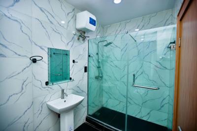 a Lovely Master Bedroom Shared Apartment, Osapa, Lekki, Lagos, Self Contain (single Rooms) for Rent