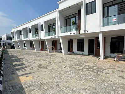 Luxury 3 Bedroom Terraced Duplex + BQ