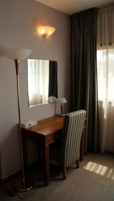 Solidly Built 18+ Room Guest House with Cold R, Victoria Island (vi), Lagos, Commercial Property for Sale