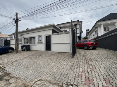 5 Bedroom Semi-detached Availble (suitable for Commercial), Lekki Phase 1, Lekki, Lagos, Commercial Property for Rent