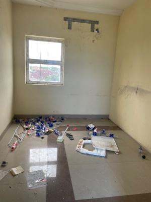 Office Place 5 Rooms, Awoyaya Along The Expressway, Ajah, Lagos, Office Space for Rent