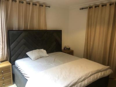 *a Fully Furnished Room Shared Apt Sharing Kitchen, Pool, Gym, 24hrs, Admiralty Way, Lekki Phase 1, Lekki, Lagos, Self Contain (single Rooms) for Rent