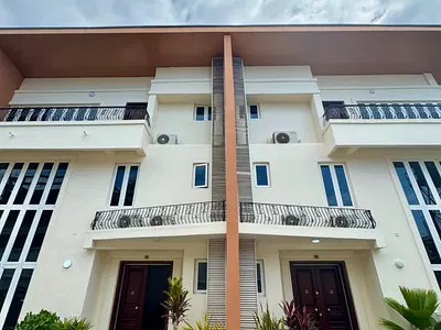Waterfront Direct 5 Bedroom Terrace with Pool — Banana Island, Ikoyi, Lagos