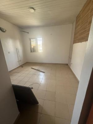 Spacious Room Shared Apartment, Buenavista Estate Orchid Road, Lekki, Lagos, Flat / Apartment for Rent